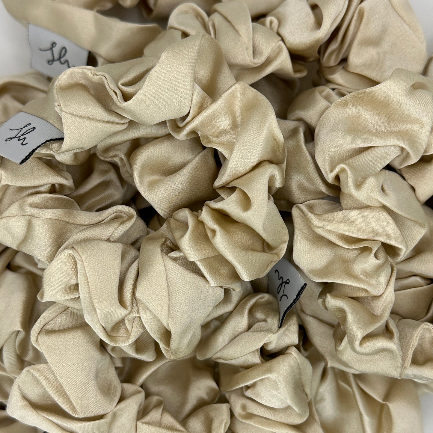 Síoda Silky 100% Mulberry Silk scrunchie size medium colour is Prosecco Gold