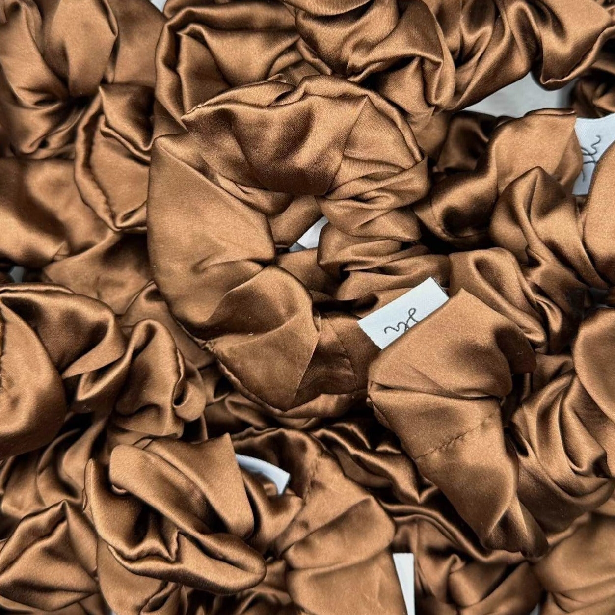 Síoda Silky 100% Mulberry Silk scrunchie size medium colour is chocolate brown