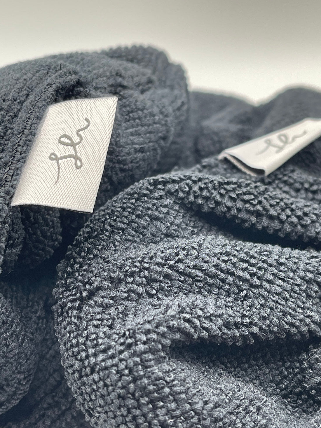 What are the benefits of using a Microfibre Towel Scrunchie?
