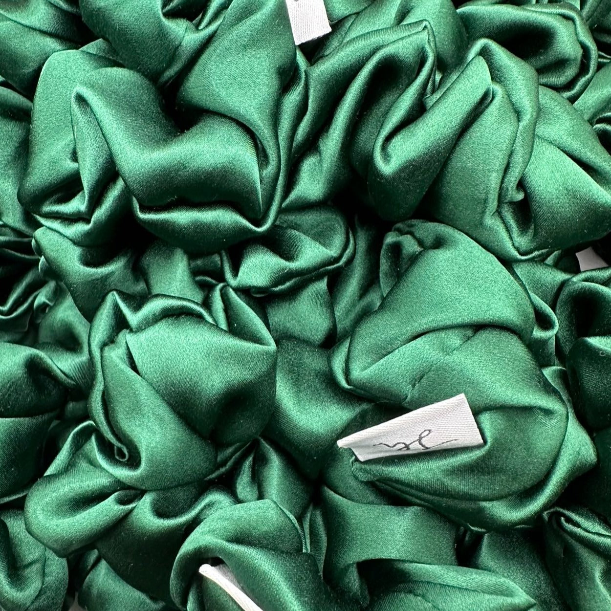 Síoda Silky 100% Mulberry Silk scrunchie size medium colour is Emerald Green